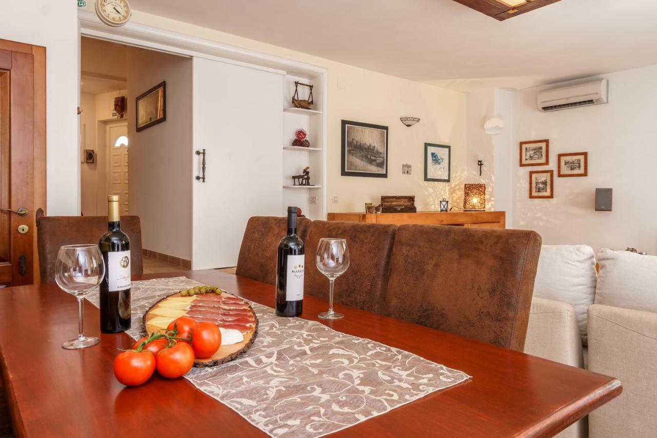 Holiday Home Harmony Zrnovnica Exterior photo